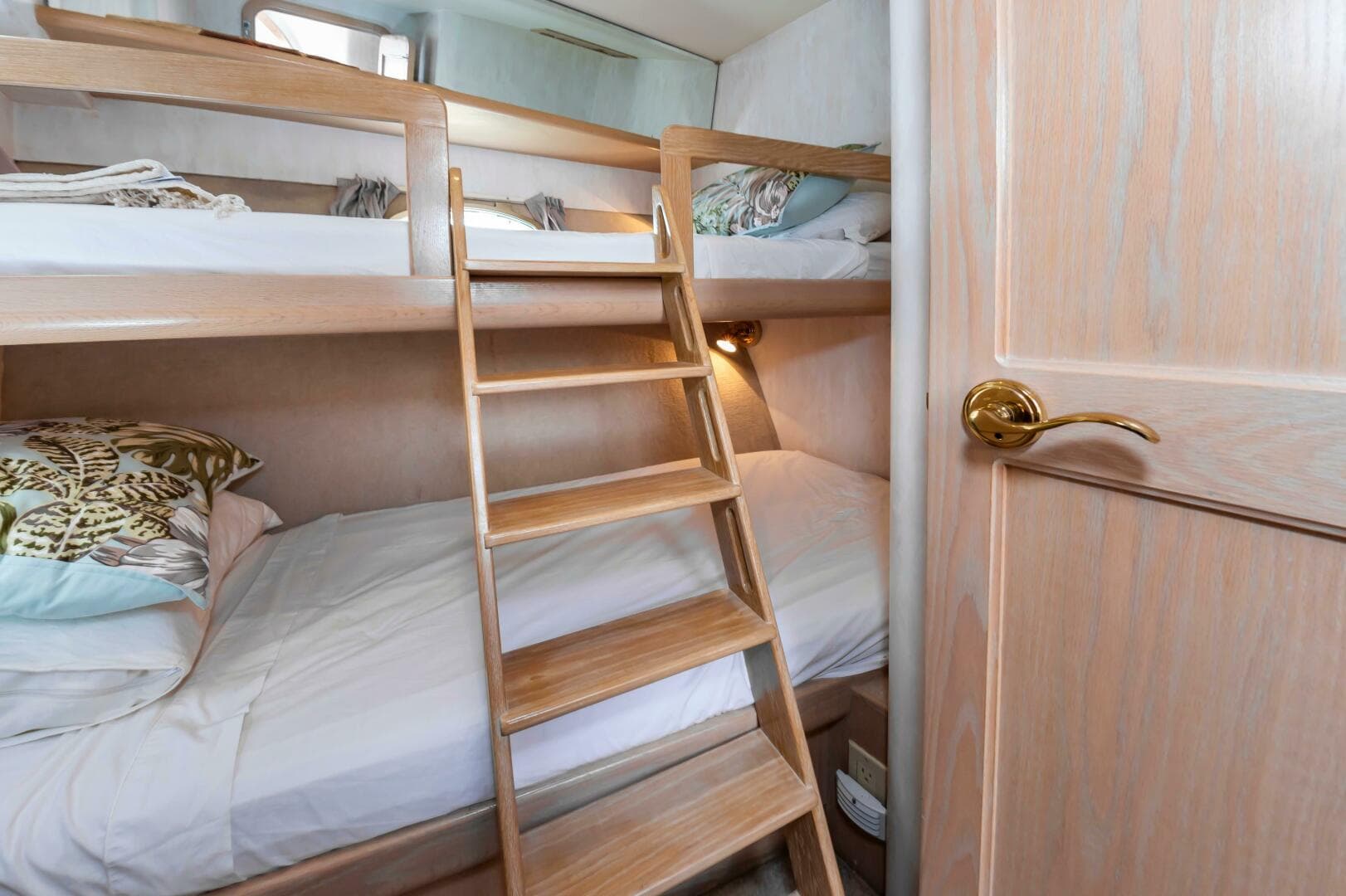 1995 West Bay Sonship — photo 38