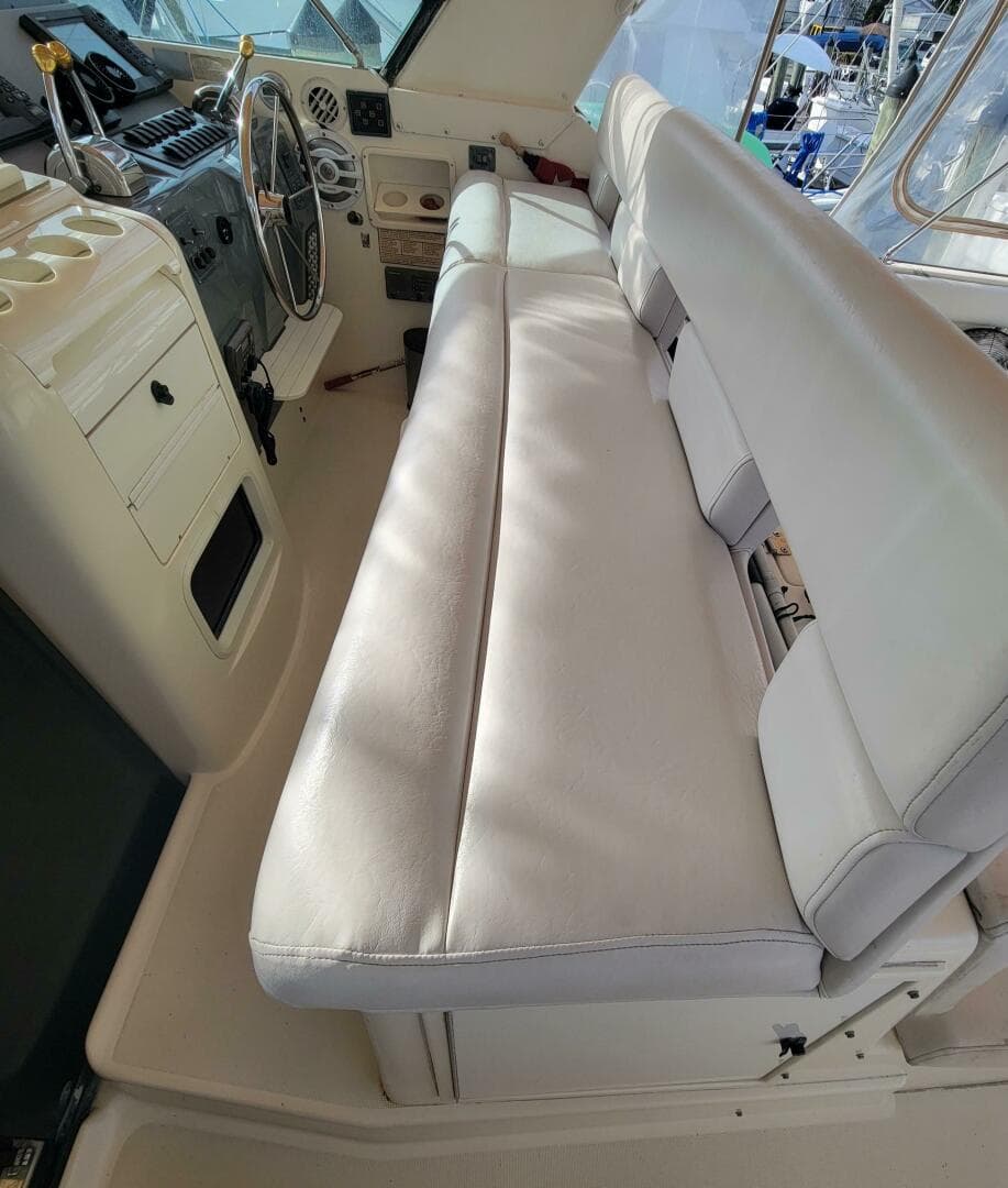 1996 Tiara Yachts 4000 Express — photo 18