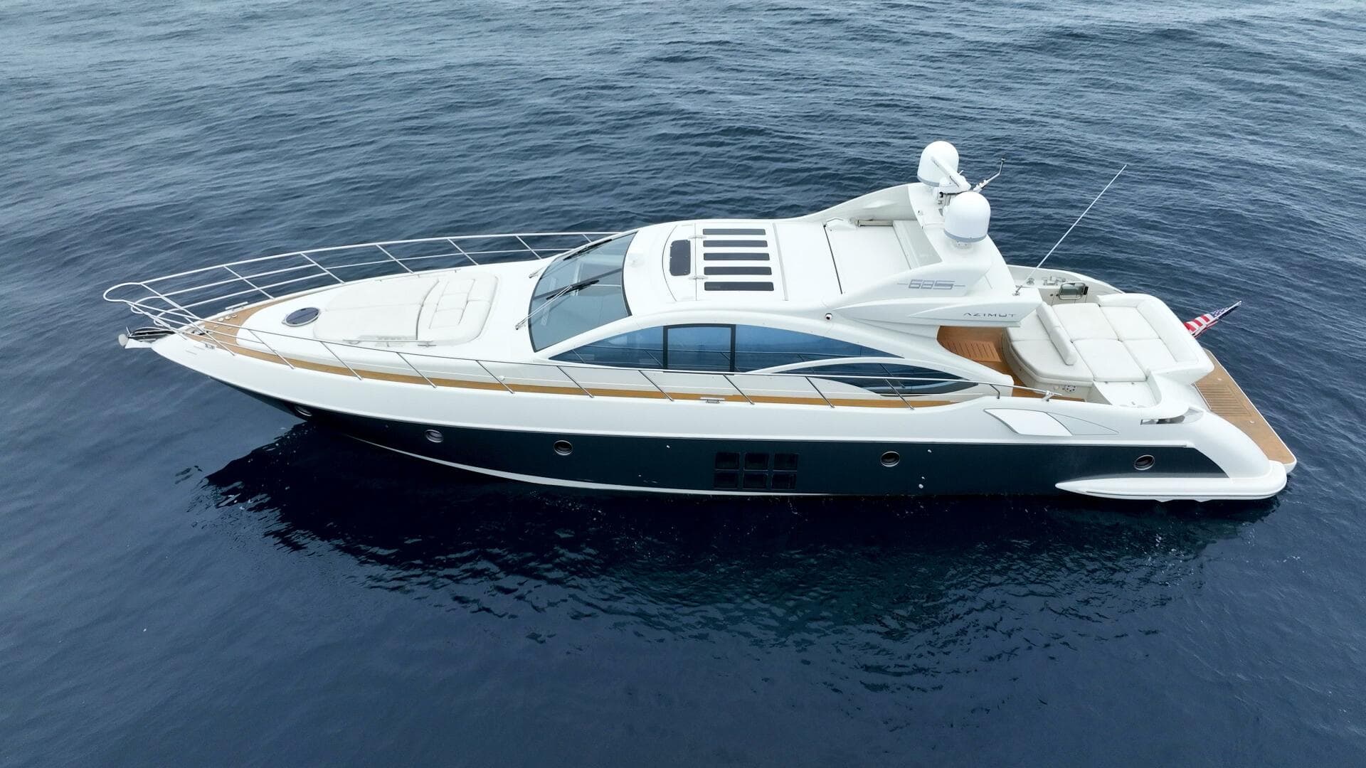 2011 Azimut 68S — photo 33
