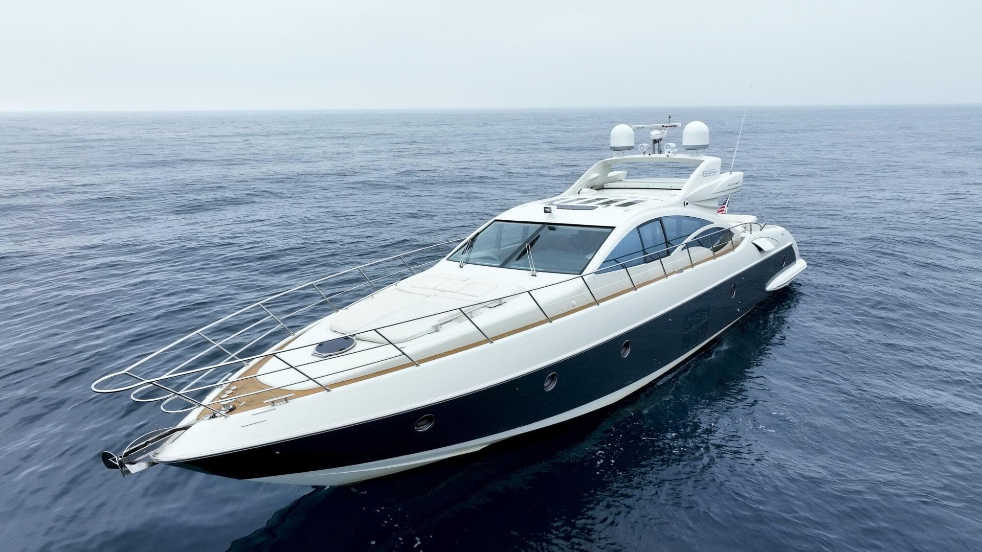 2011 Azimut 68S — photo 32
