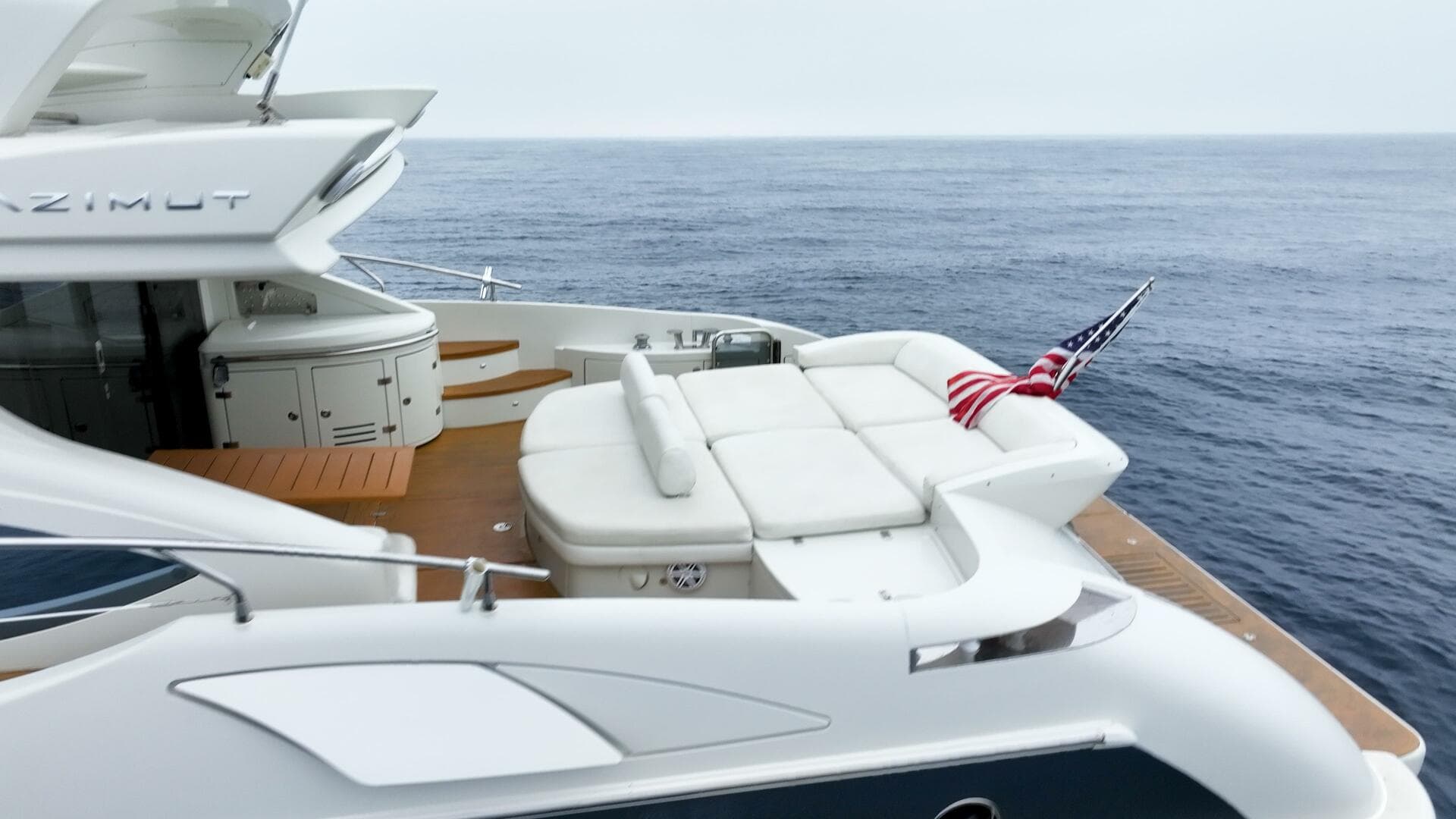 2011 Azimut 68S — photo 28
