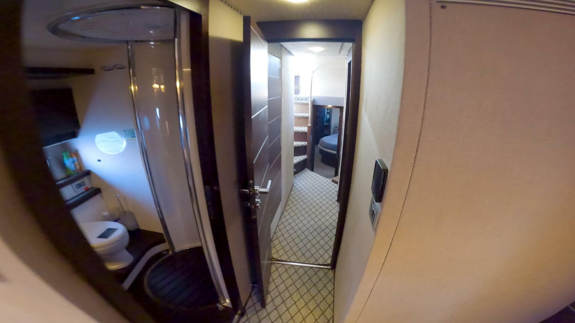 2011 Azimut 68S — photo 21