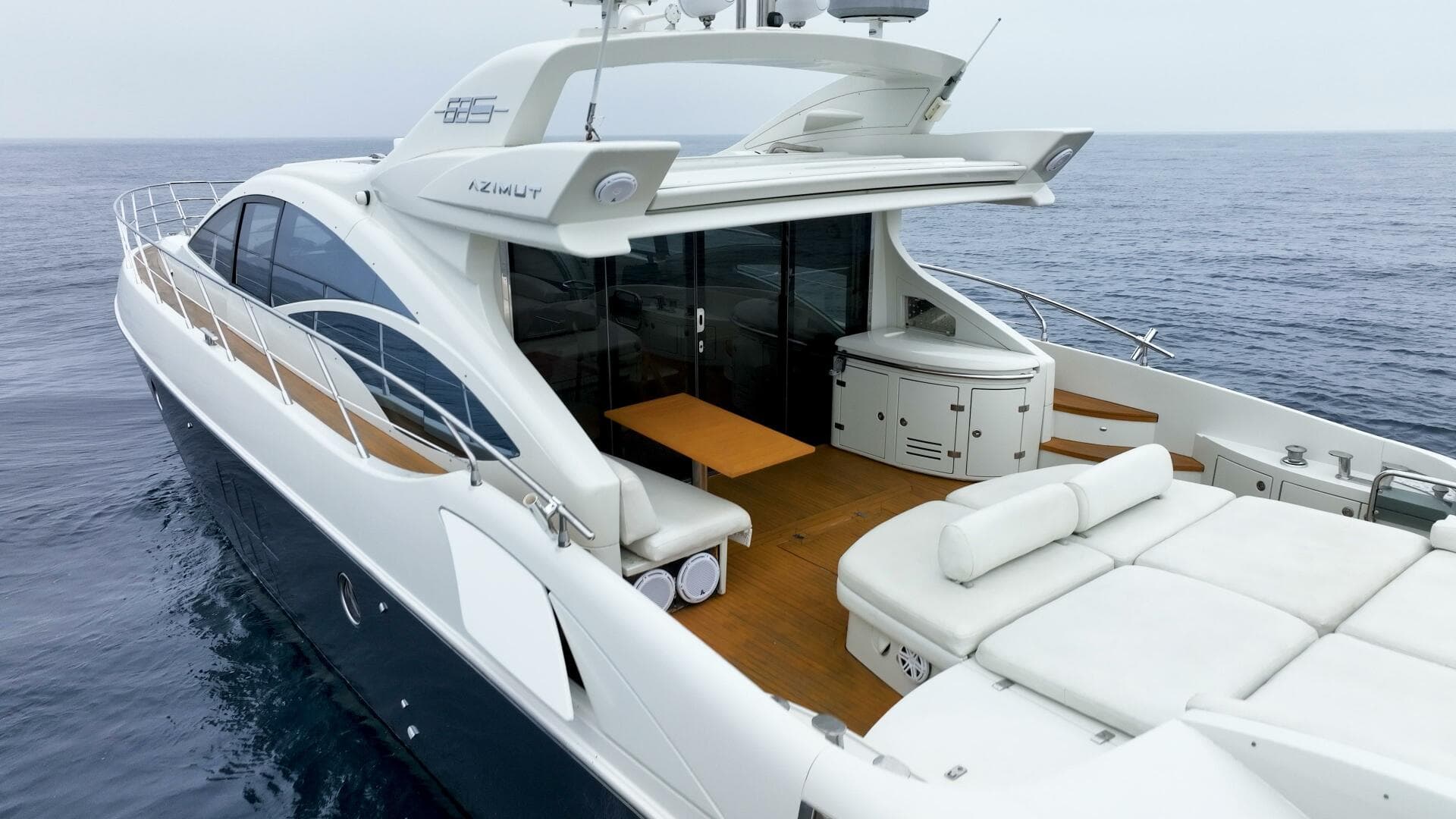 2011 Azimut 68S — photo 29