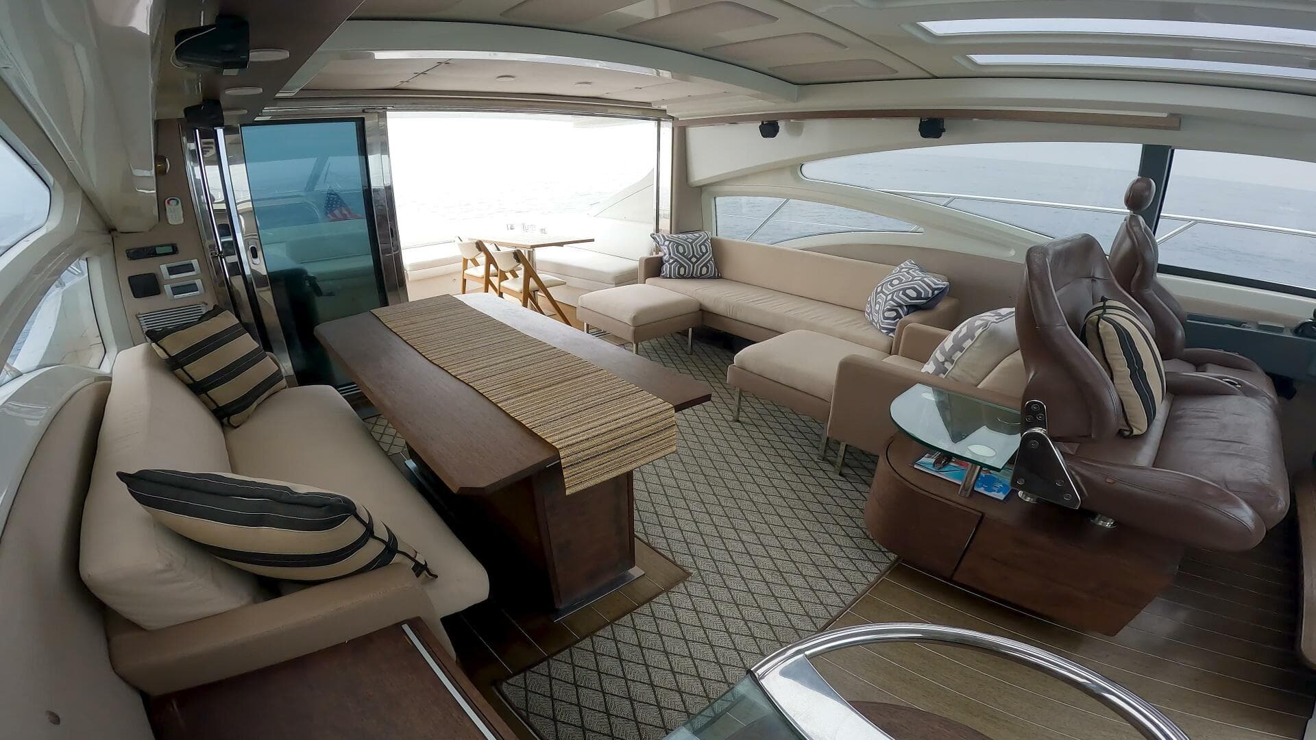 2011 Azimut 68S — photo 8