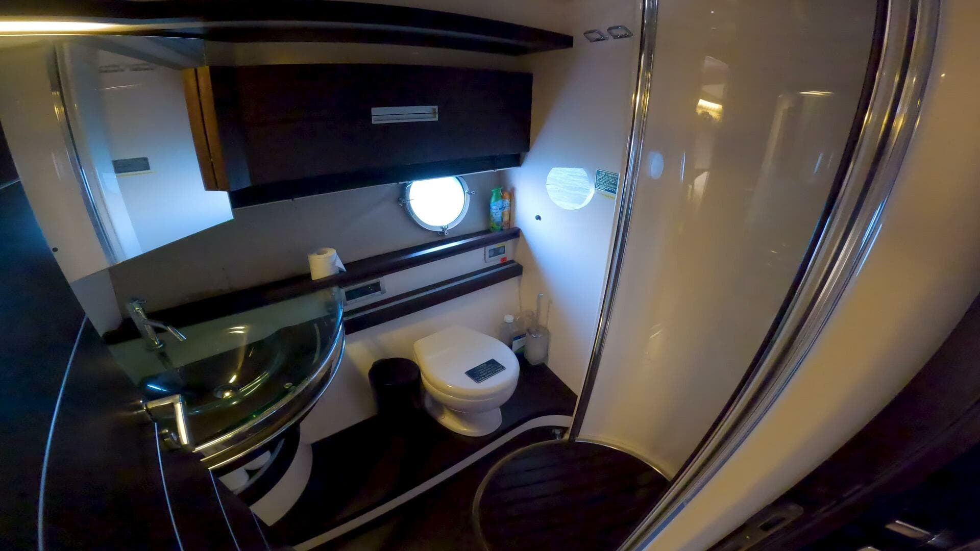 2011 Azimut 68S — photo 23