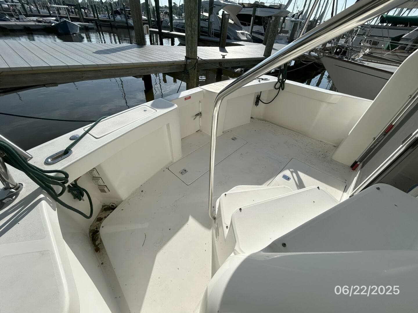 2003 Mainship 390 — photo 32