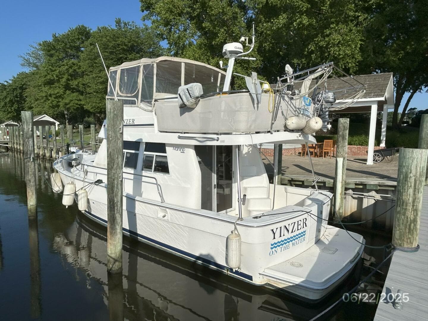 2003 Mainship 390 — photo 2