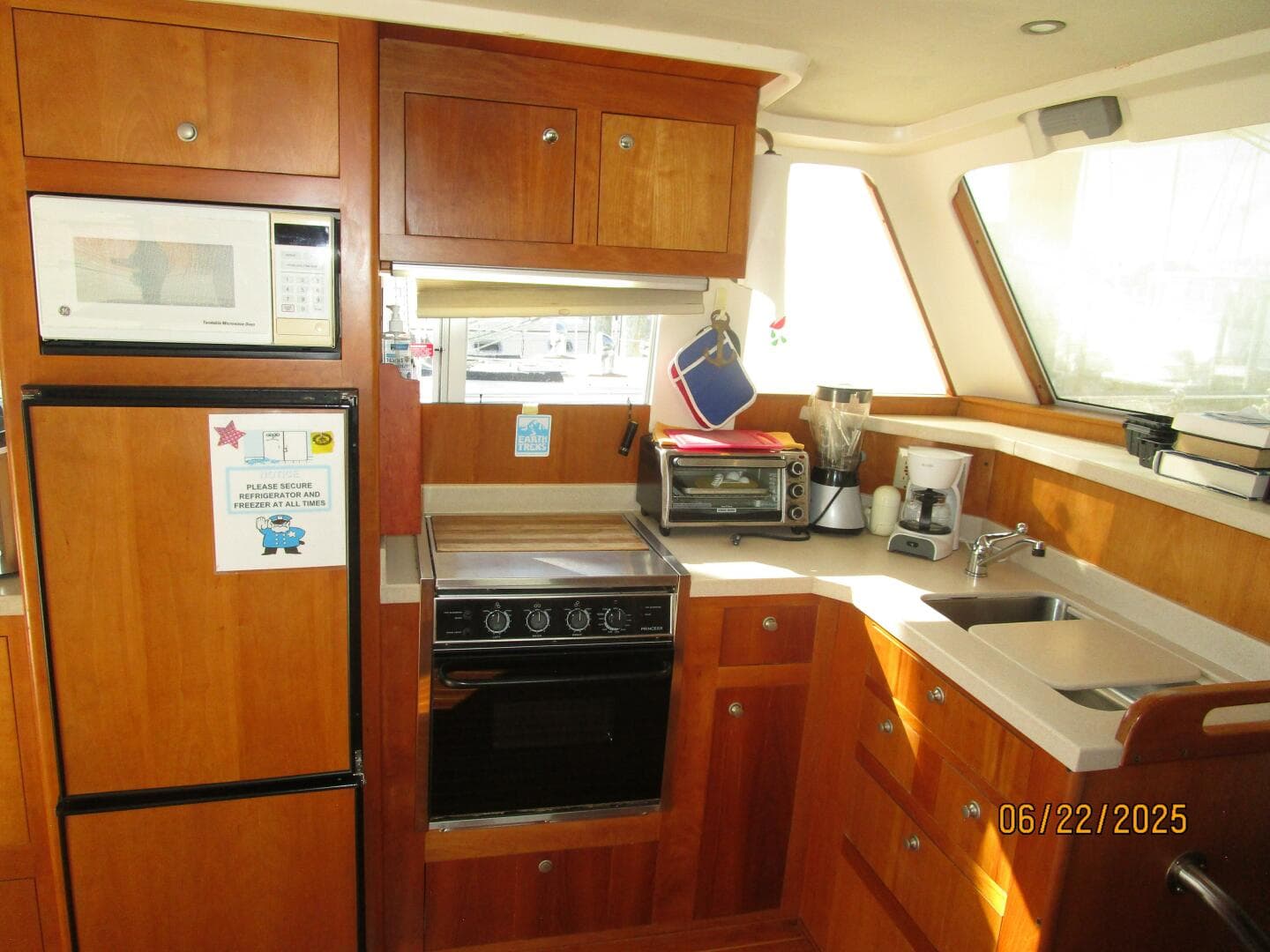 2003 Mainship 390 — photo 47