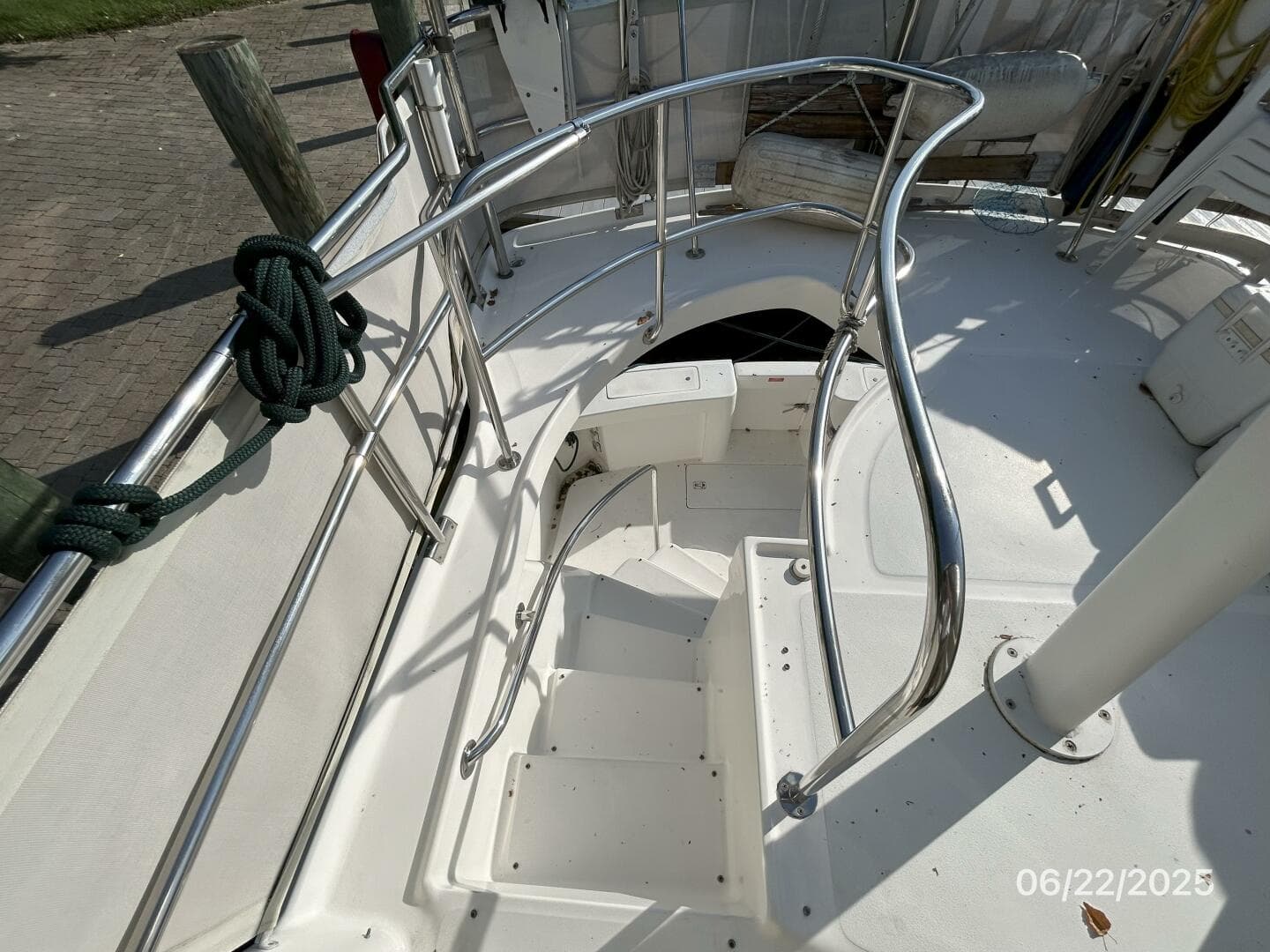 2003 Mainship 390 — photo 29