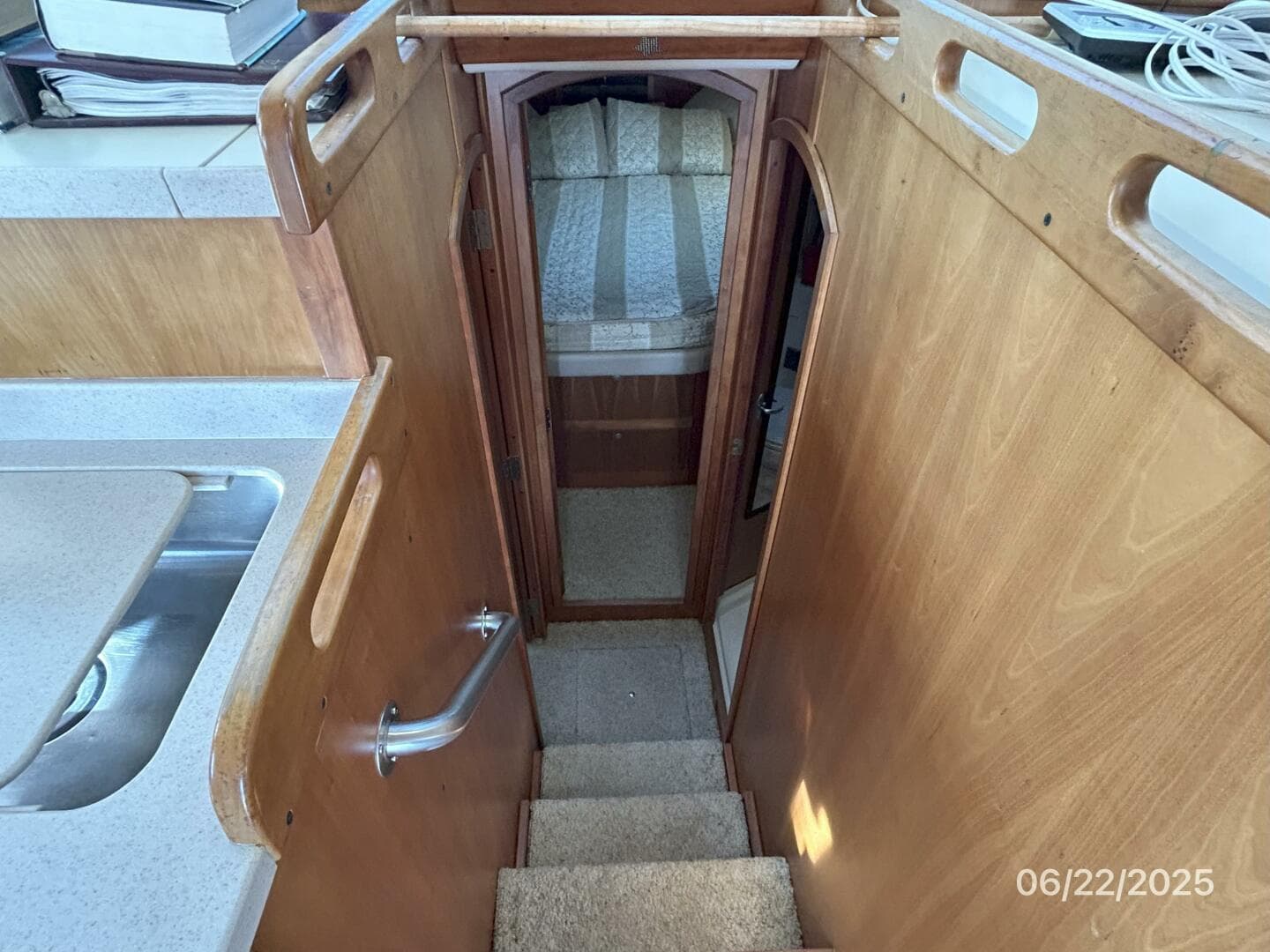2003 Mainship 390 — photo 50