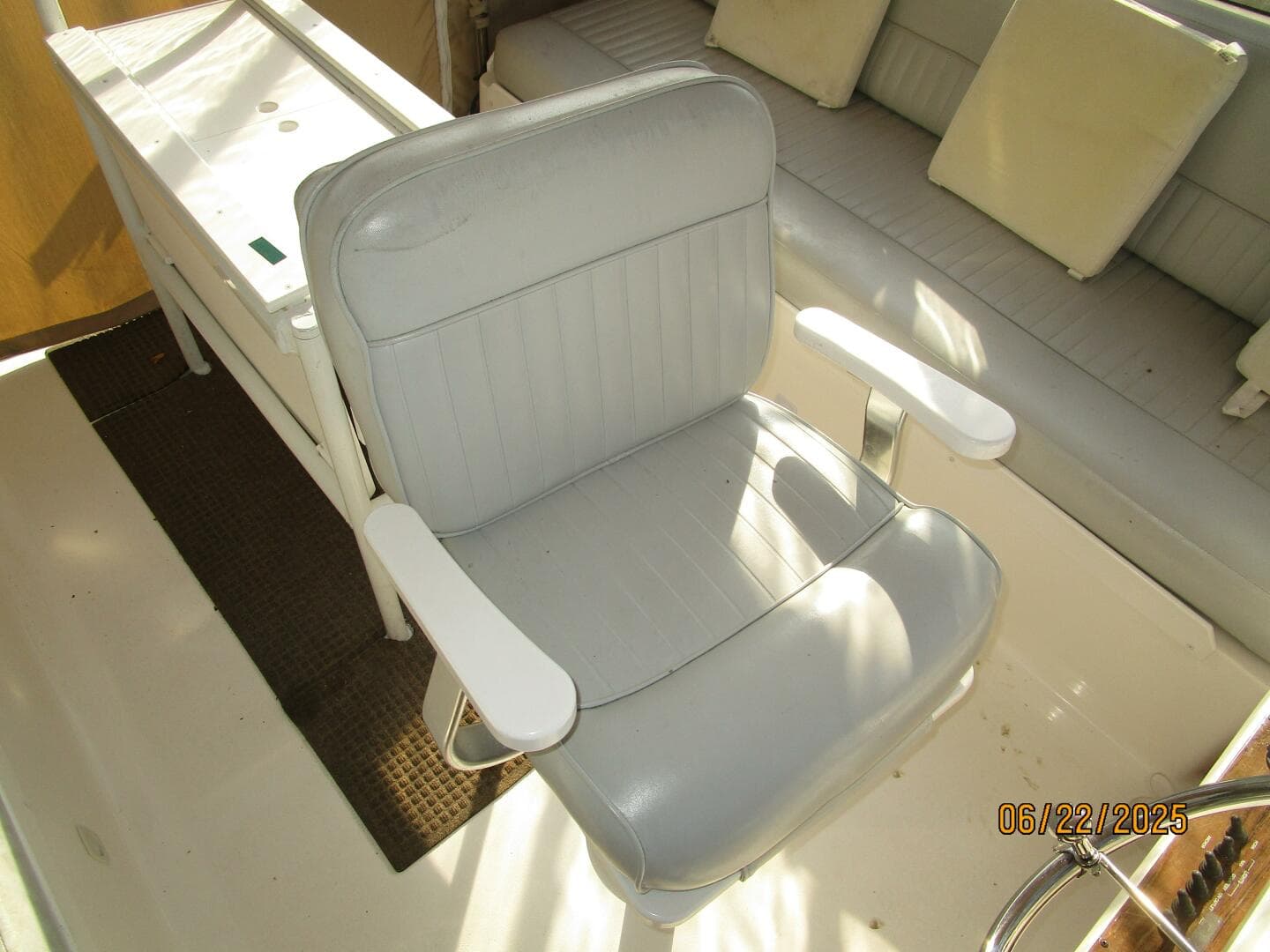 2003 Mainship 390 — photo 22