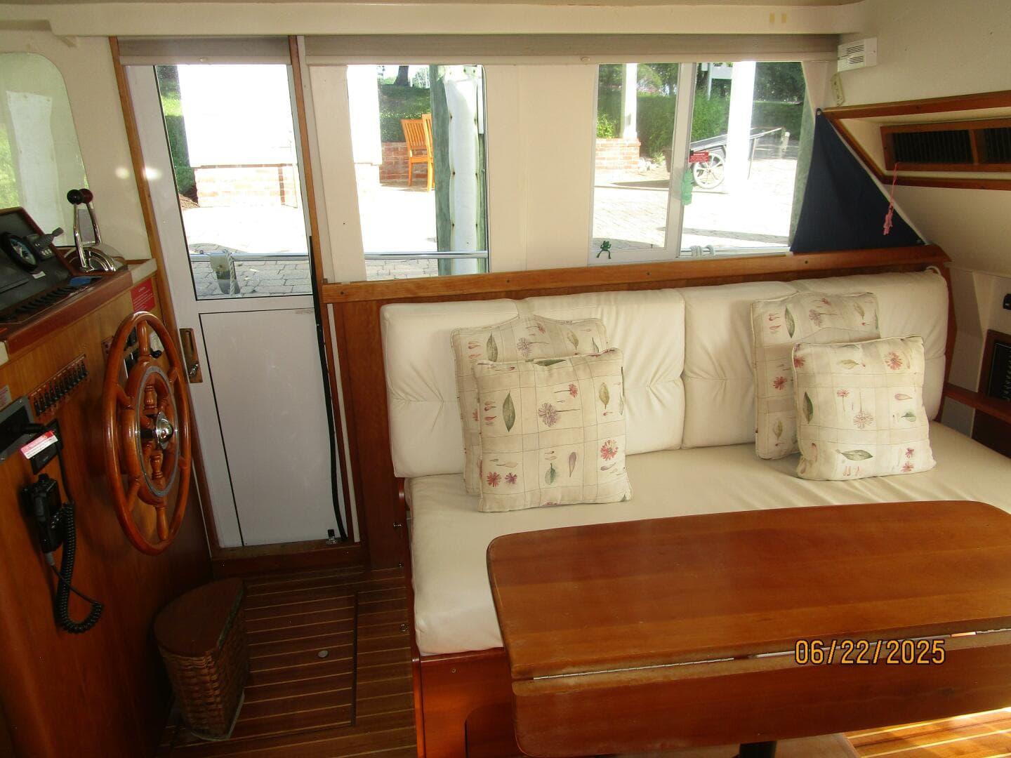 2003 Mainship 390 — photo 42
