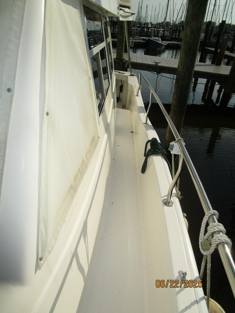 2003 Mainship 390 — photo 12