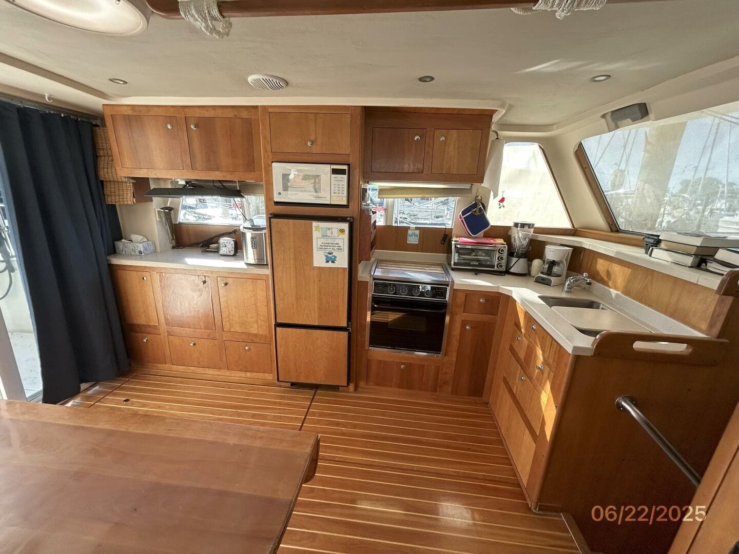 2003 Mainship 390 — photo 41