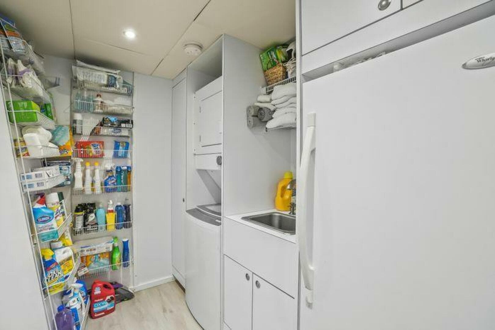 2009 Custom Flybridge — photo 24