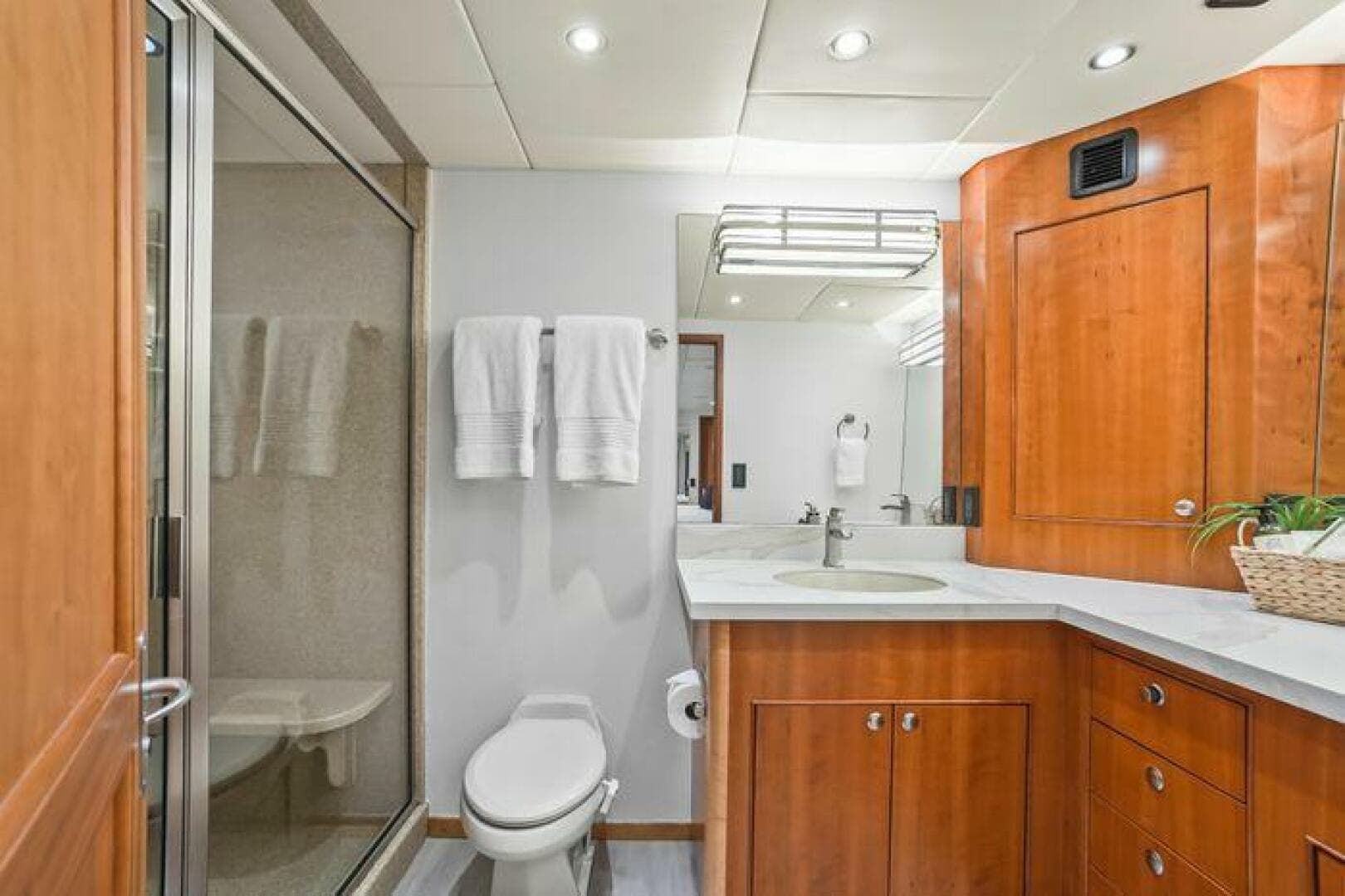 2009 Custom Flybridge — photo 31