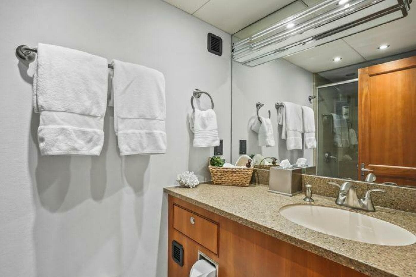 2009 Custom Flybridge — photo 23