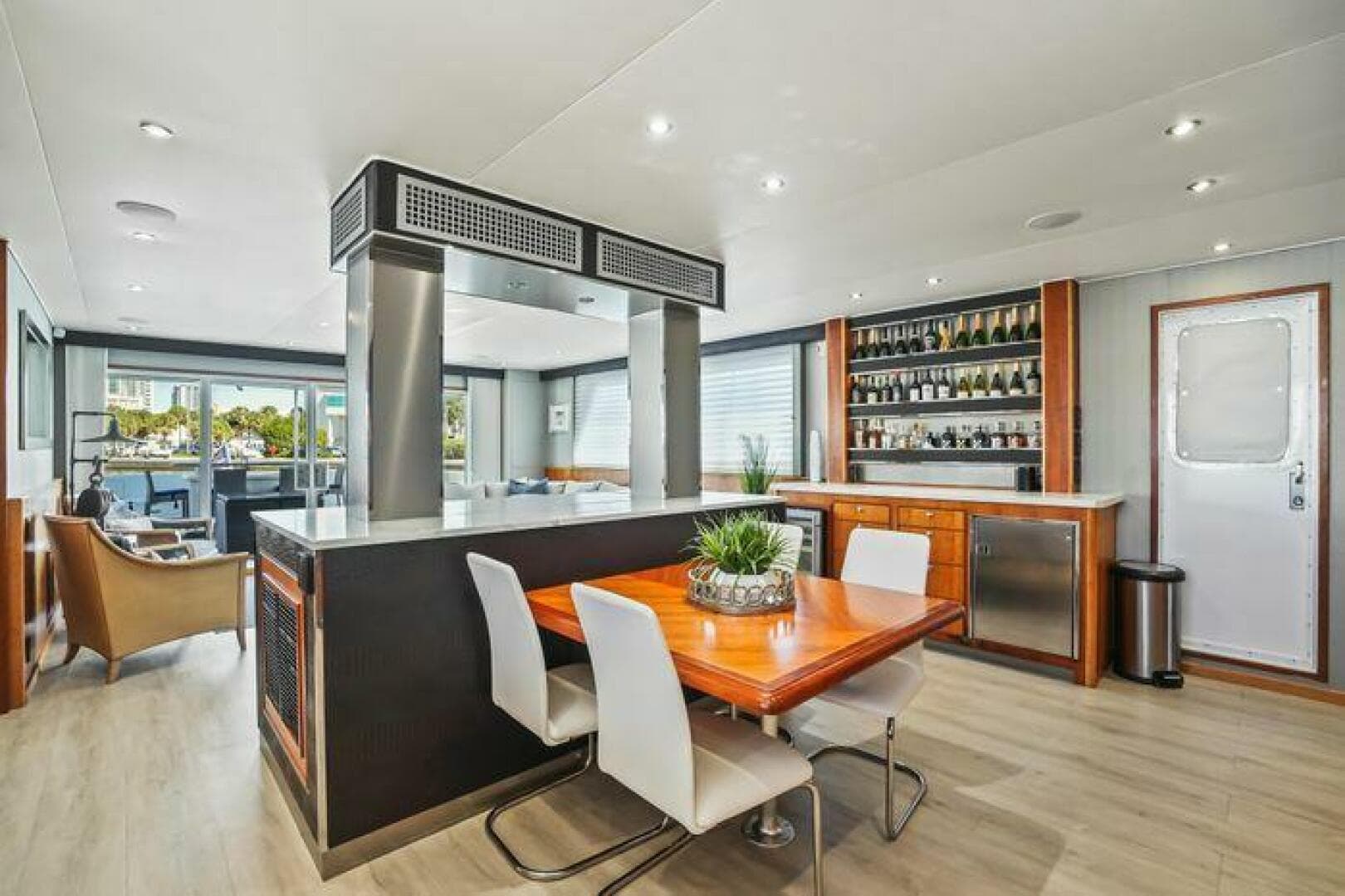 2009 Custom Flybridge — photo 45