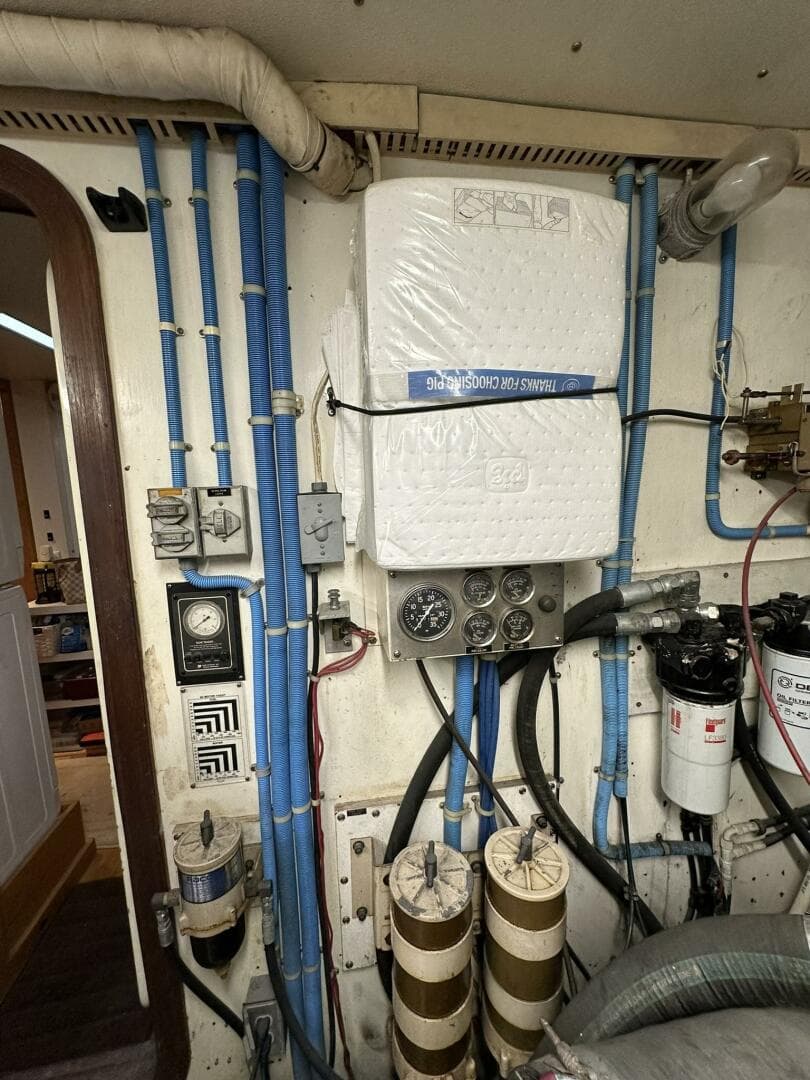 1988 Viking Motor Yacht — photo 64