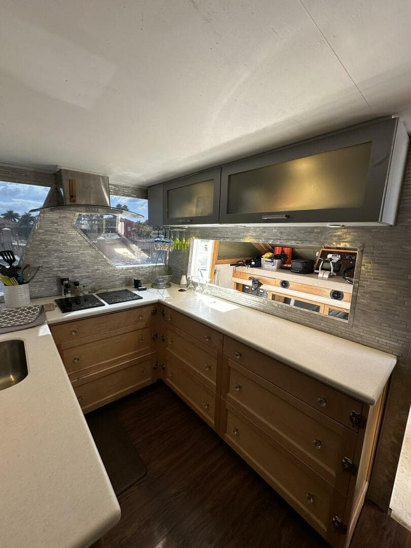 1988 Viking Motor Yacht — photo 49