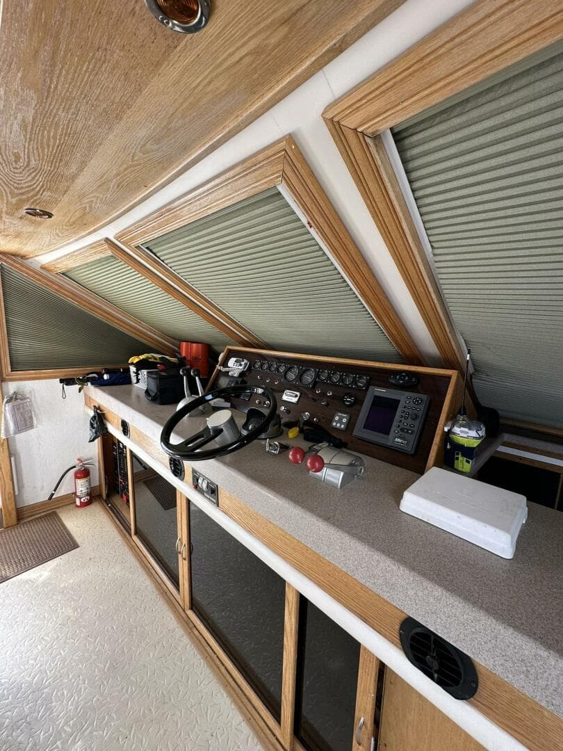 1988 Viking Motor Yacht — photo 45