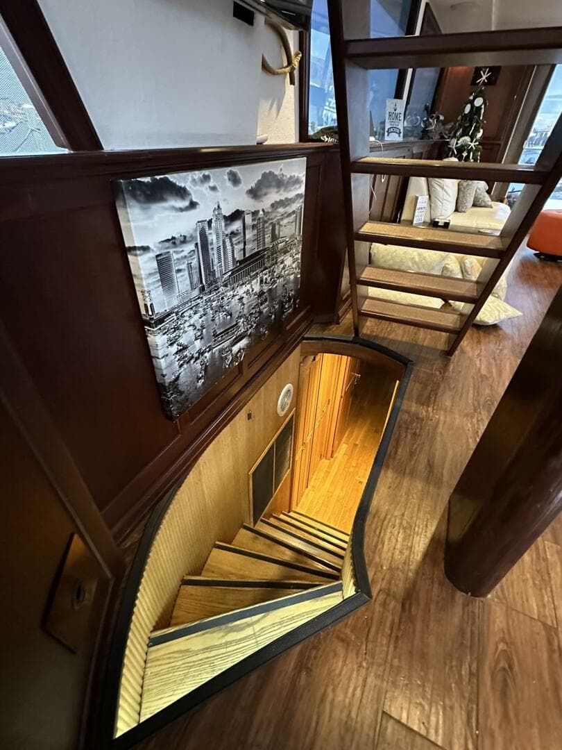 1988 Viking Motor Yacht — photo 57