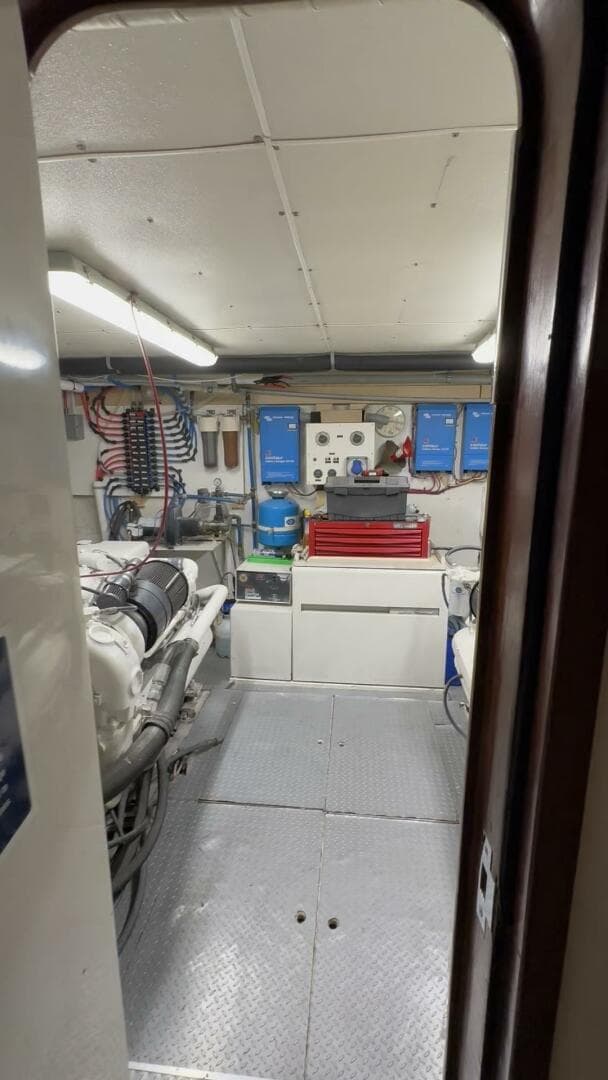 1988 Viking Motor Yacht — photo 38