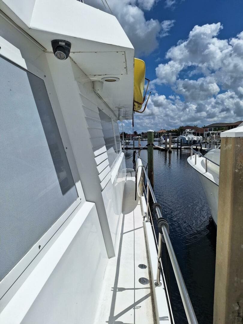 1988 Viking Motor Yacht — photo 26