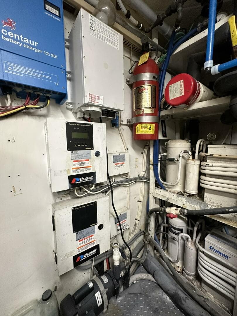 1988 Viking Motor Yacht — photo 68