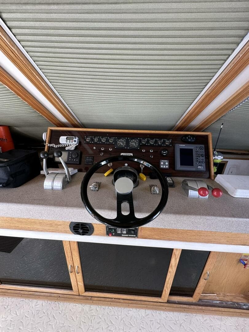 1988 Viking Motor Yacht — photo 44