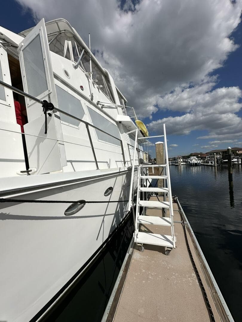 1988 Viking Motor Yacht — photo 41