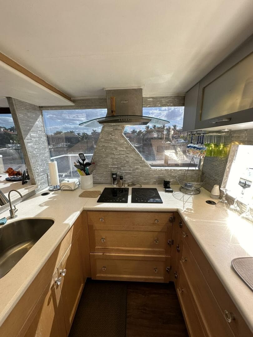 1988 Viking Motor Yacht — photo 48