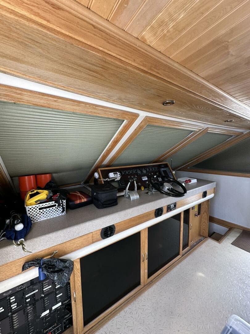 1988 Viking Motor Yacht — photo 43