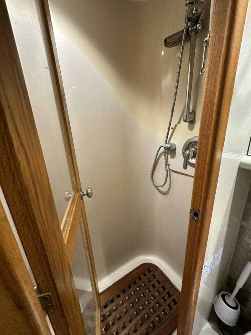 1988 Viking Motor Yacht — photo 80