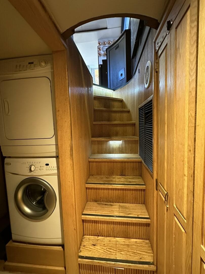 1988 Viking Motor Yacht — photo 76