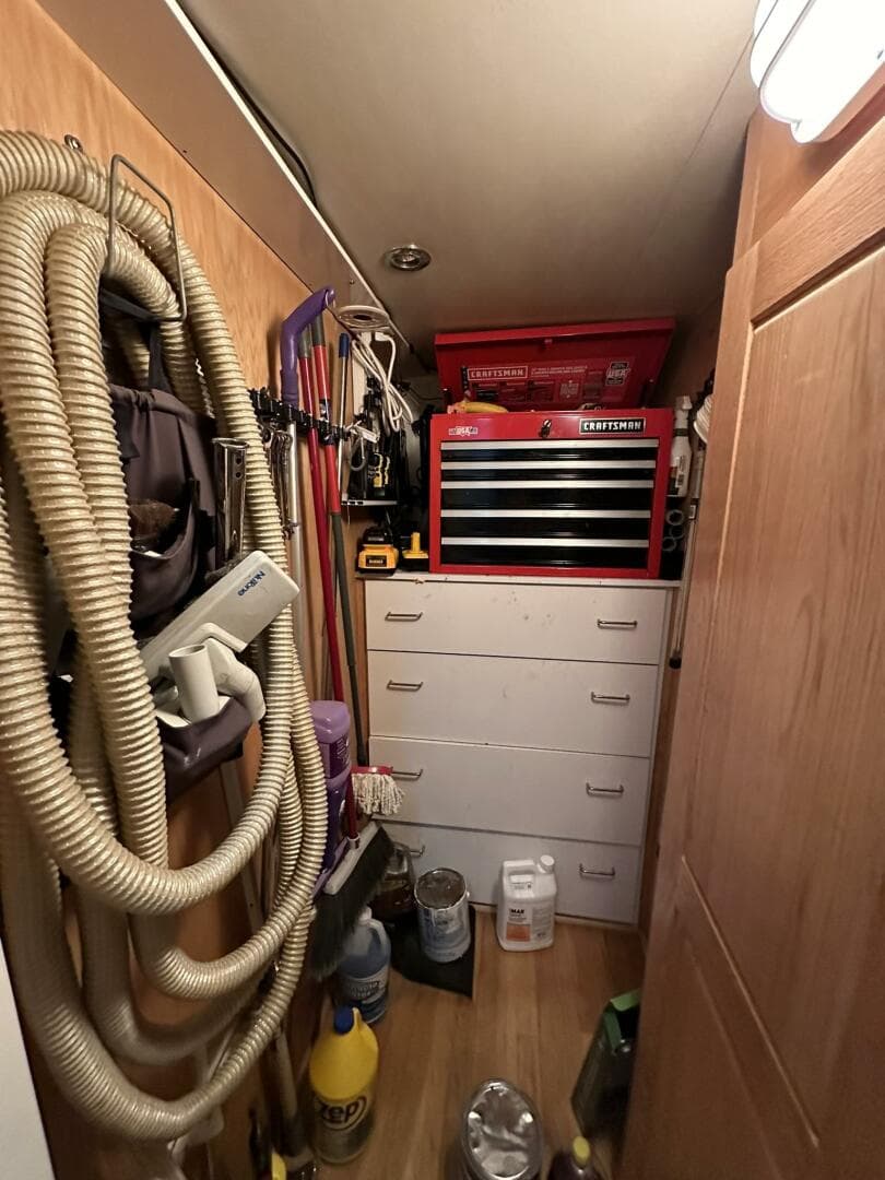 1988 Viking Motor Yacht — photo 60