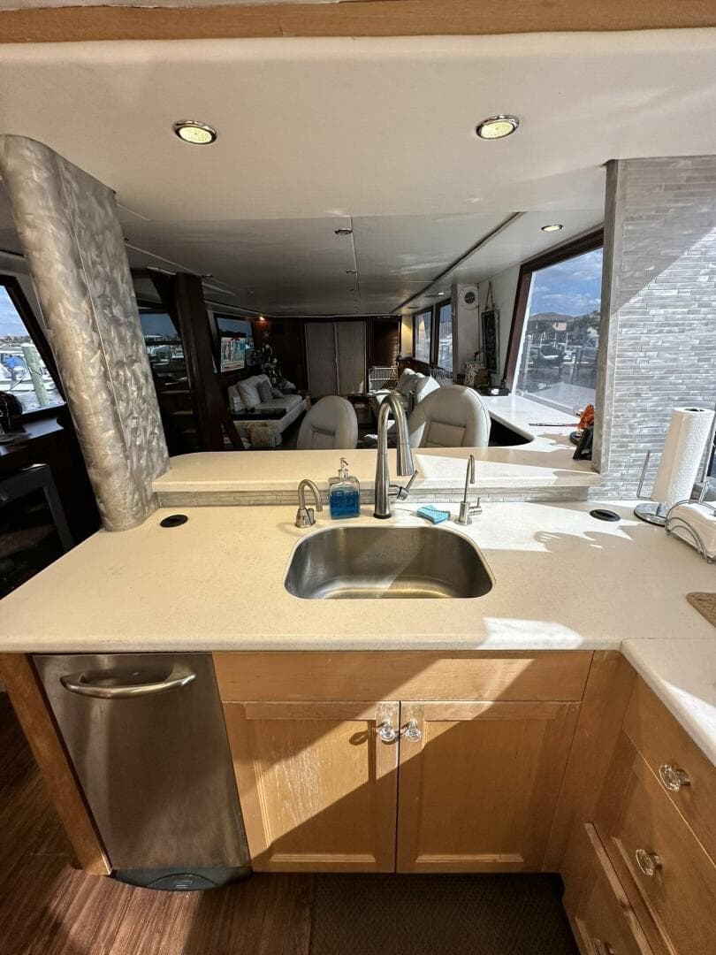 1988 Viking Motor Yacht — photo 47