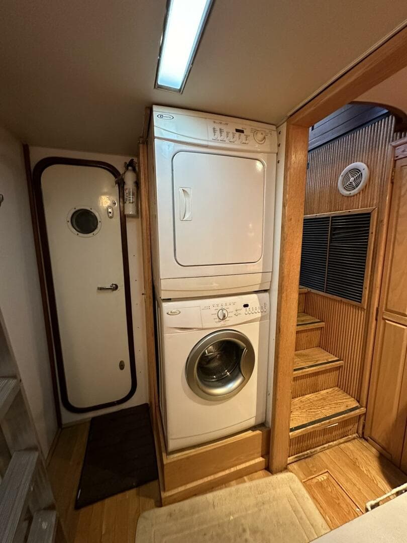 1988 Viking Motor Yacht — photo 59