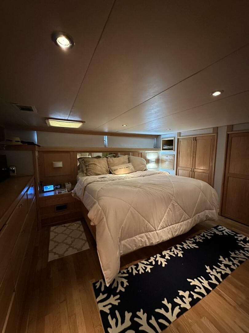 1988 Viking Motor Yacht — photo 61