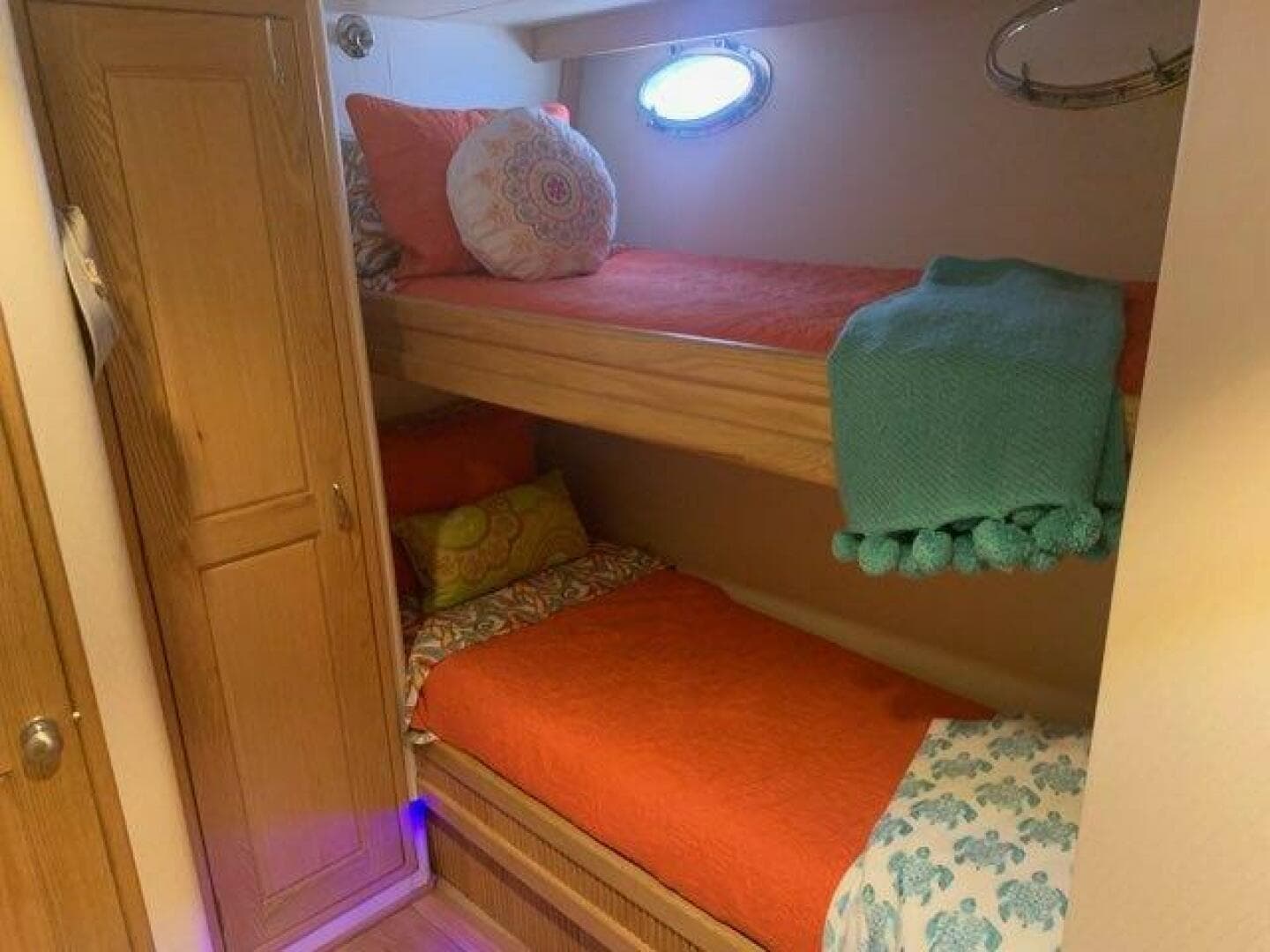 1988 Viking Motor Yacht — photo 16