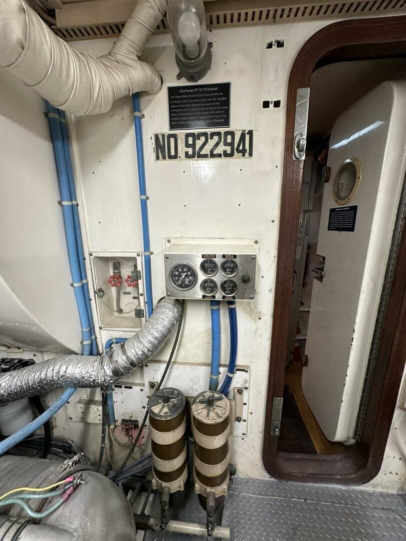 1988 Viking Motor Yacht — photo 63