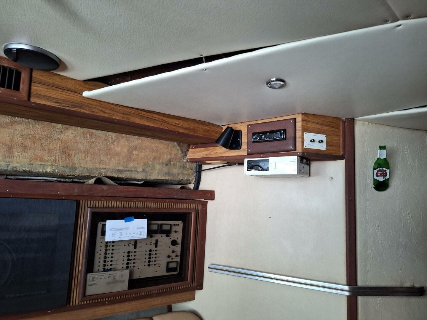 1985 Sea Ray 390 Express Cruiser — photo 11