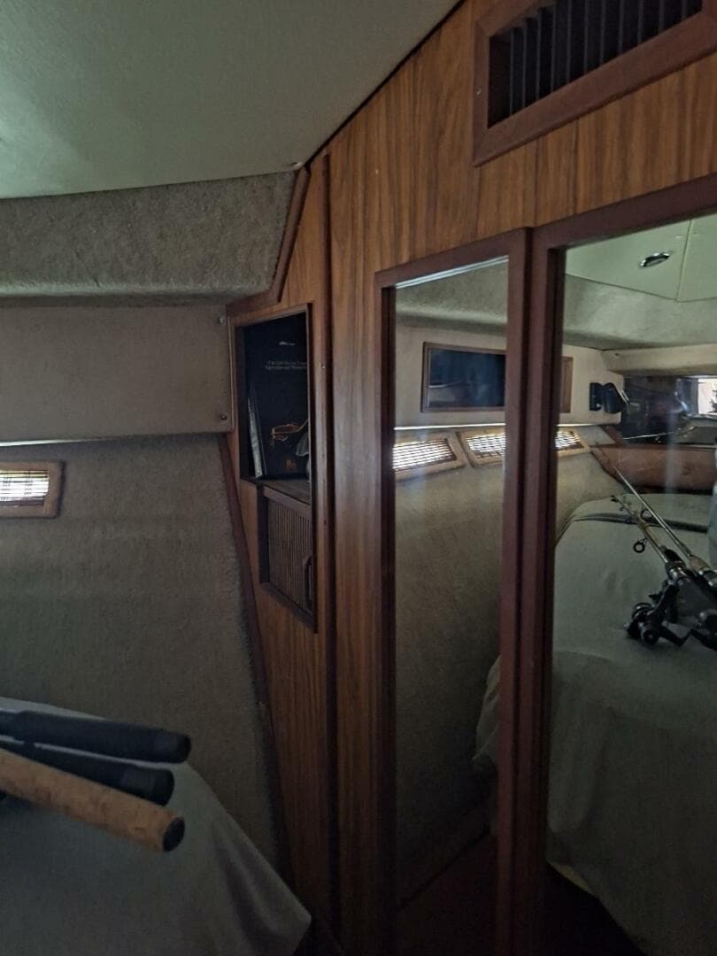 1985 Sea Ray 390 Express Cruiser — photo 14