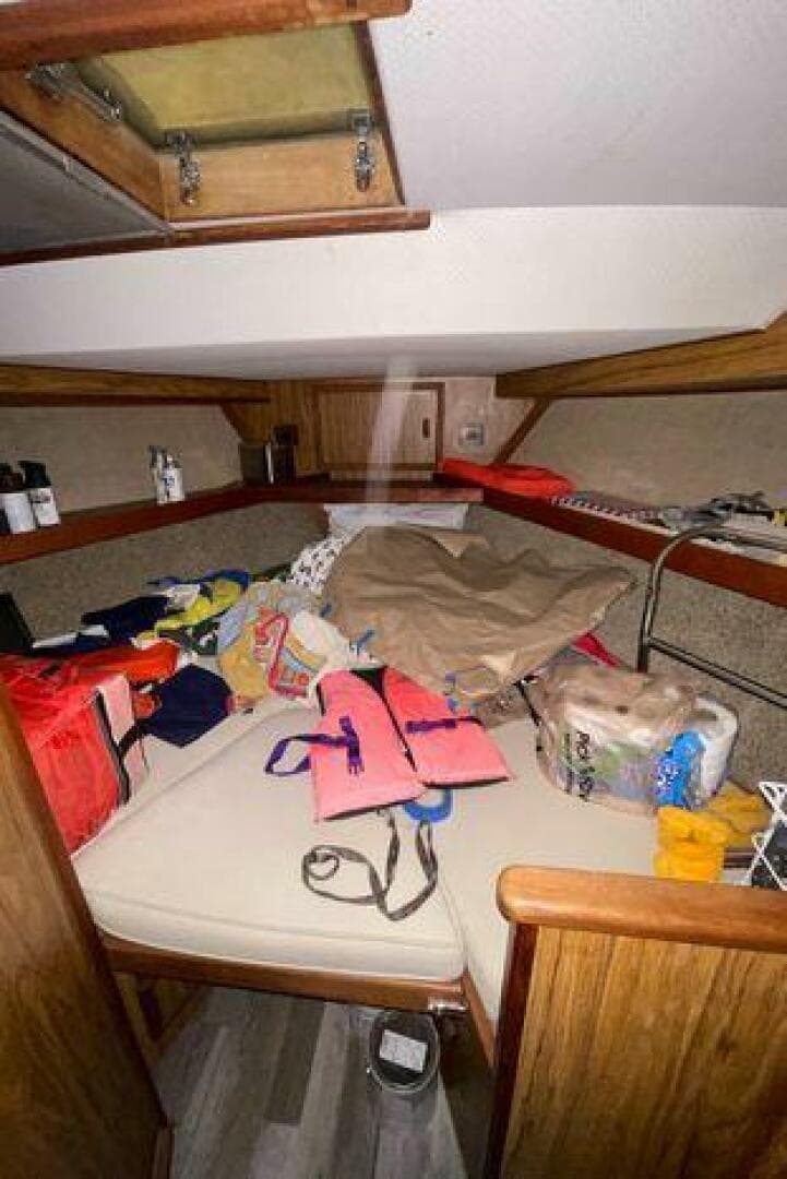 1979 Viking 43 Double Cabin — photo 17