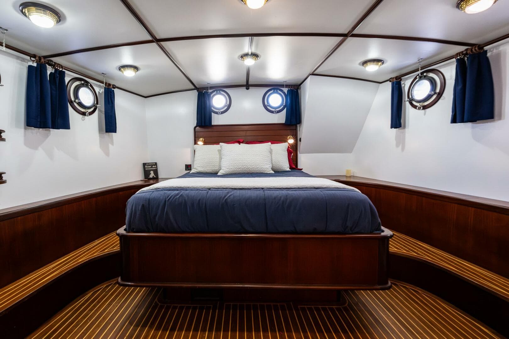 2009 Diesel Duck 41-Plus — photo 55