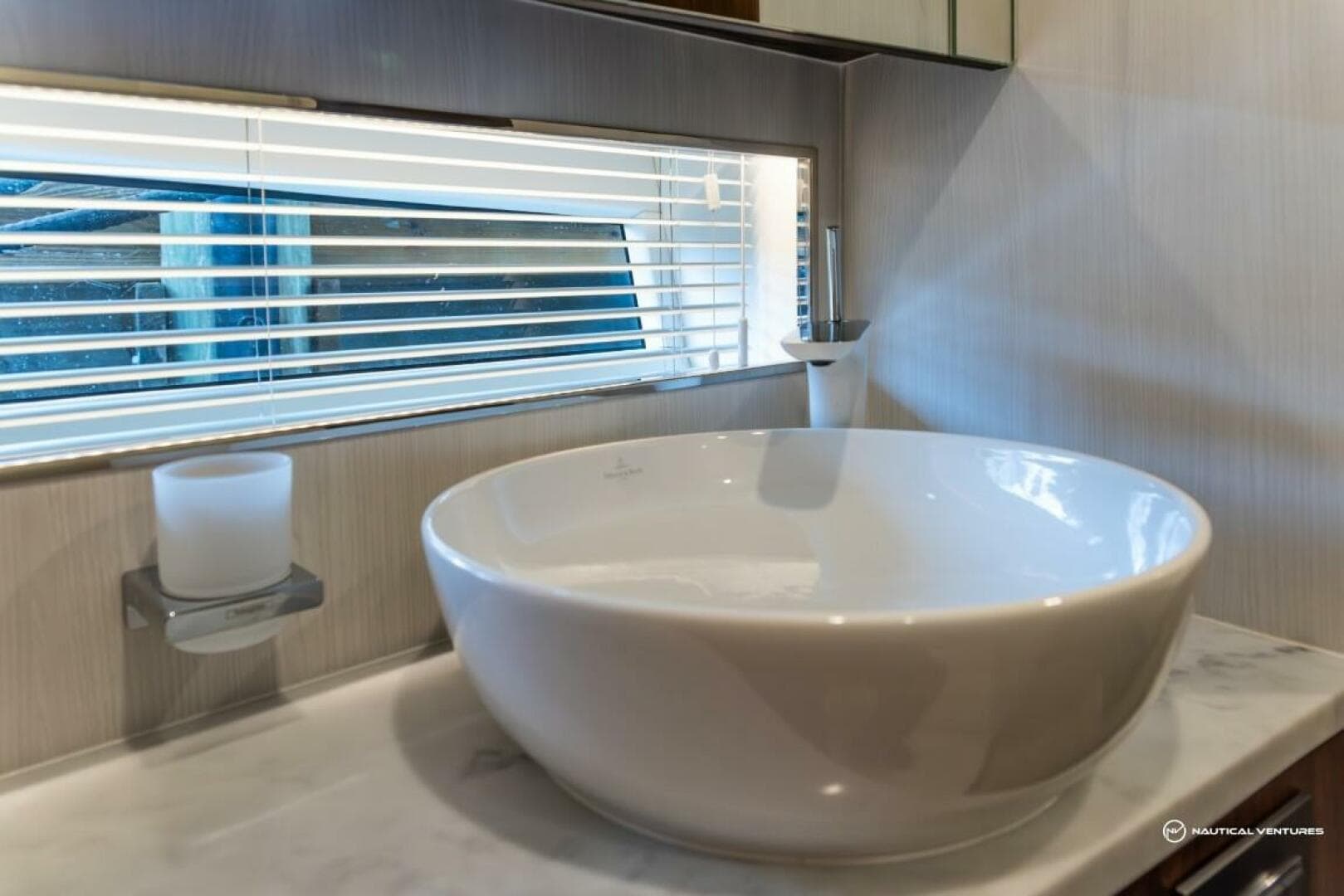 2023 Fairline Phantom 65 — photo 27