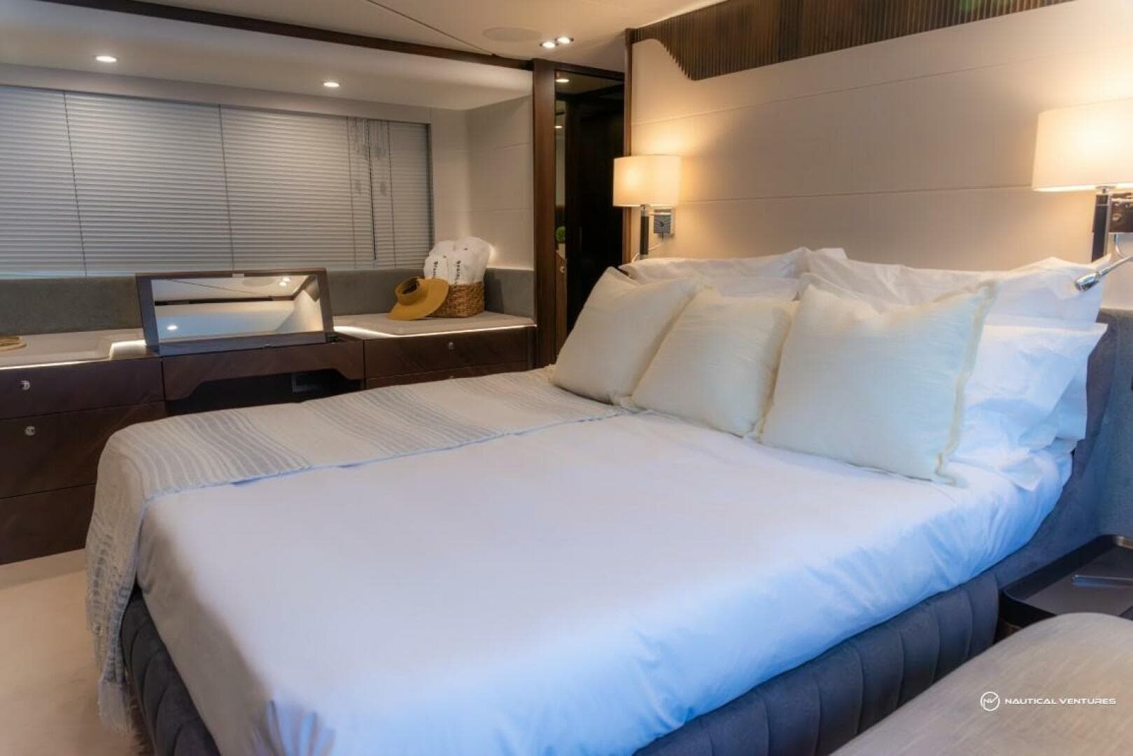 2023 Fairline Phantom 65 — photo 31