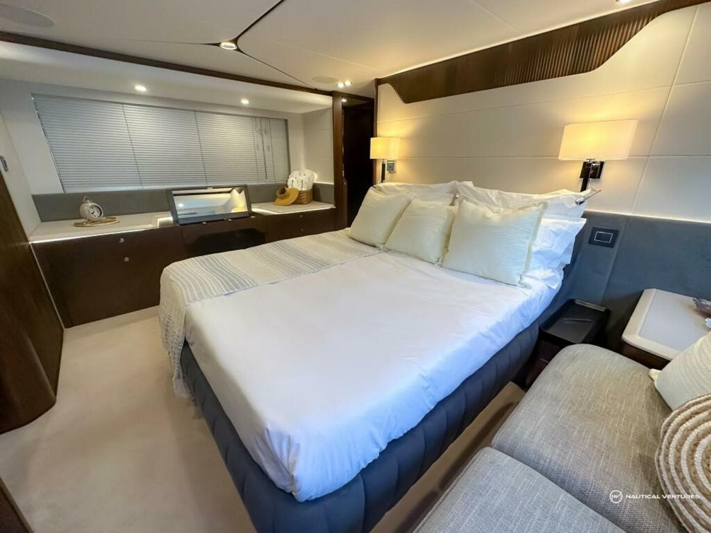 2023 Fairline Phantom 65 — photo 14