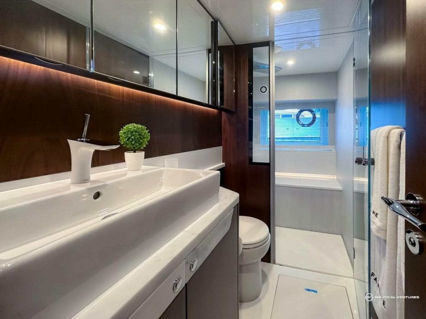 2023 Fairline Phantom 65 — photo 15