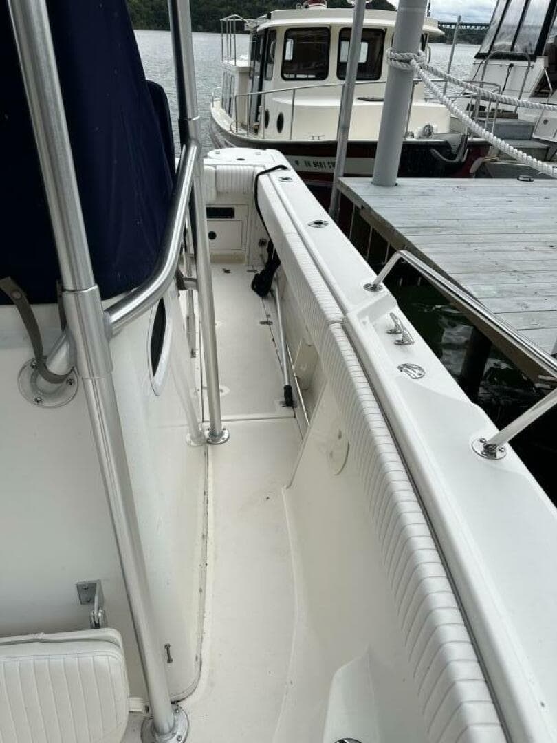 2000 Boston Whaler — photo 11